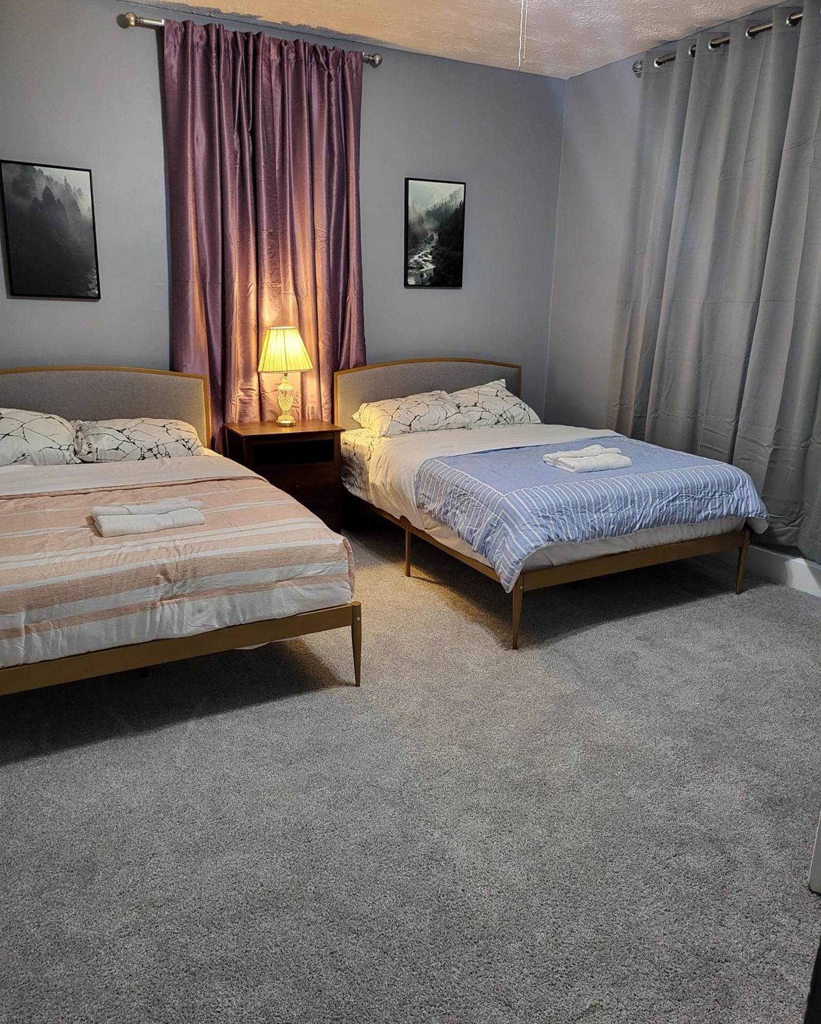 Guest Room With Two Double Beds In Columbus Oh, Airport Location Esterno foto