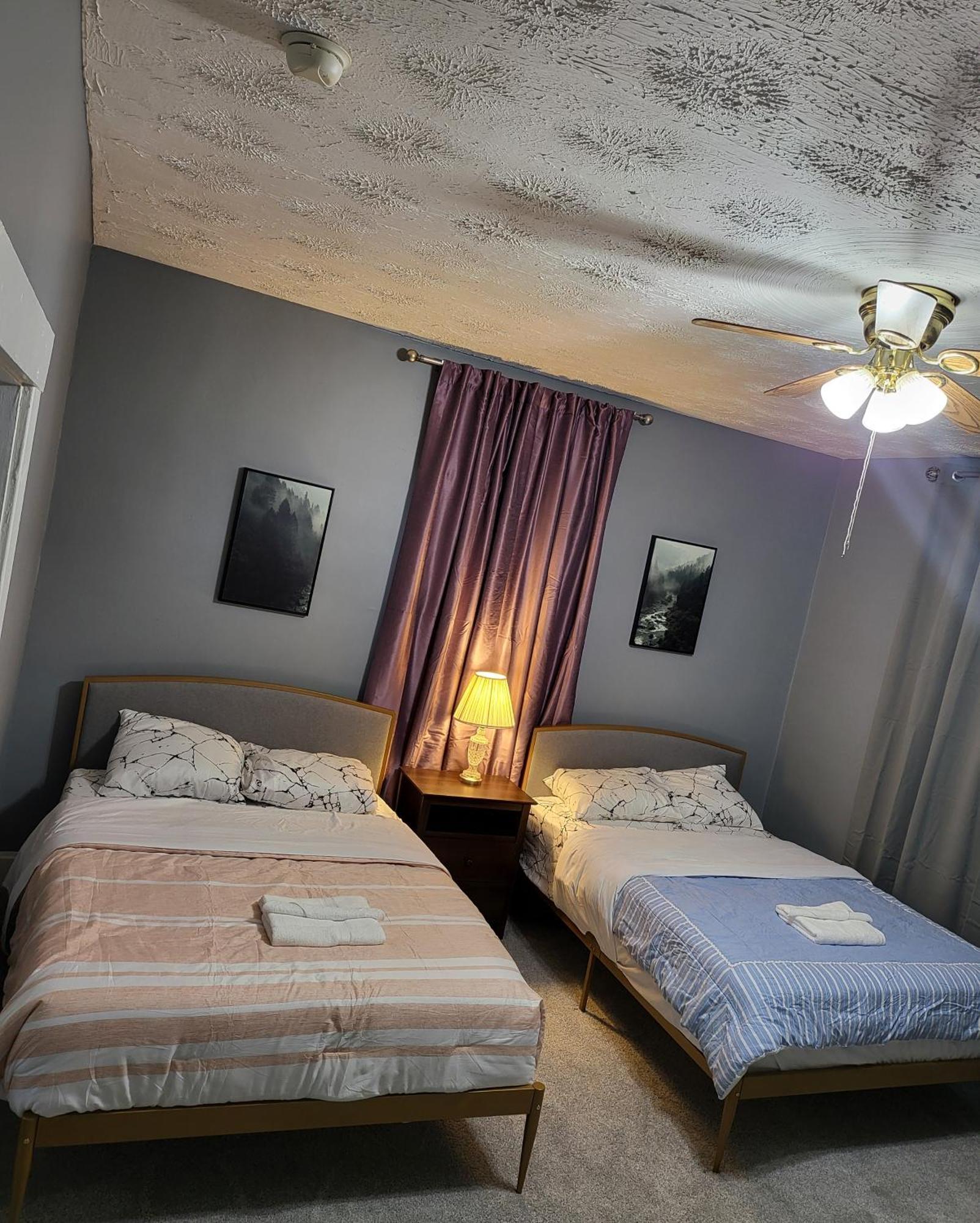 Guest Room With Two Double Beds In Columbus Oh, Airport Location Esterno foto