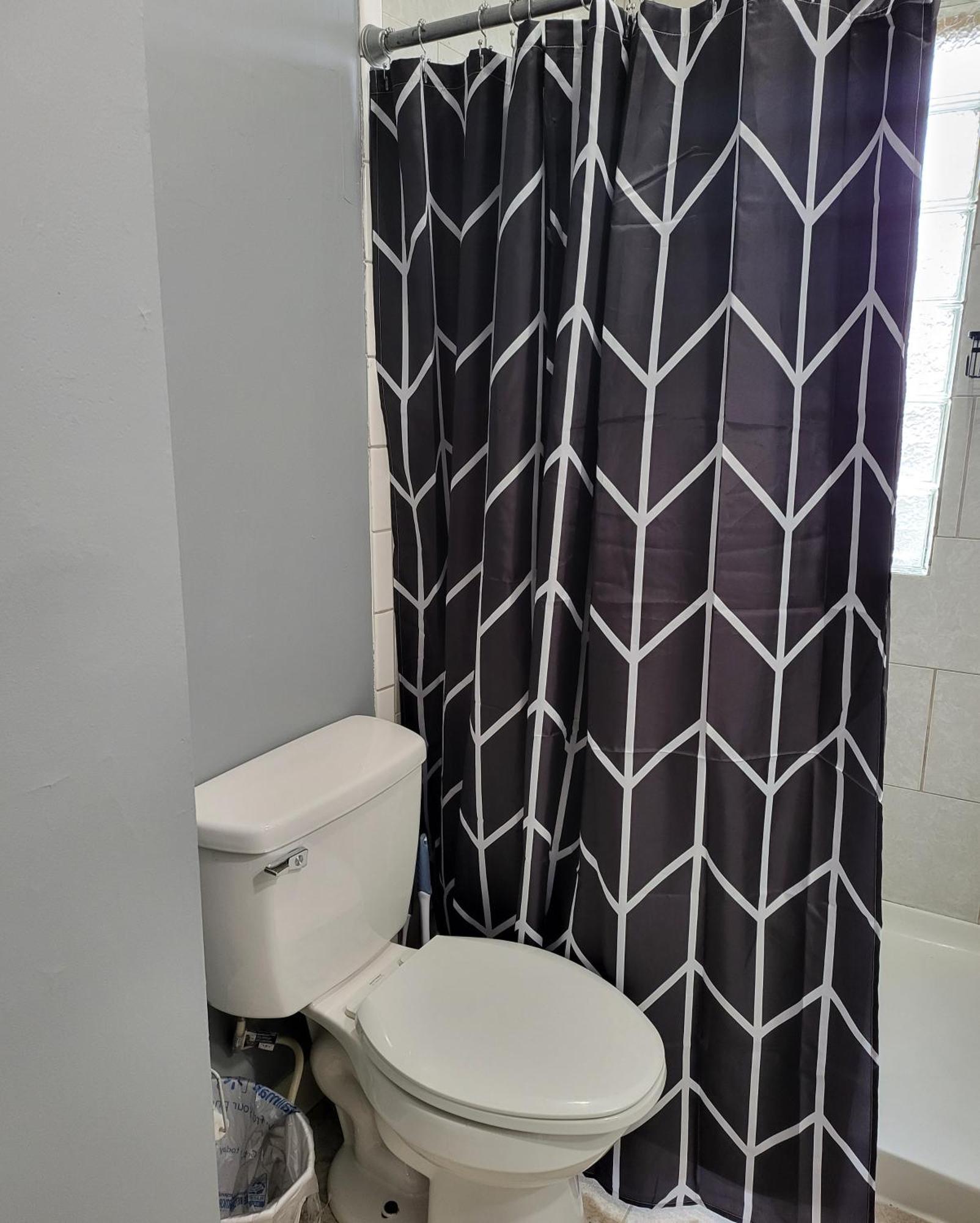 Guest Room With Two Double Beds In Columbus Oh, Airport Location Esterno foto